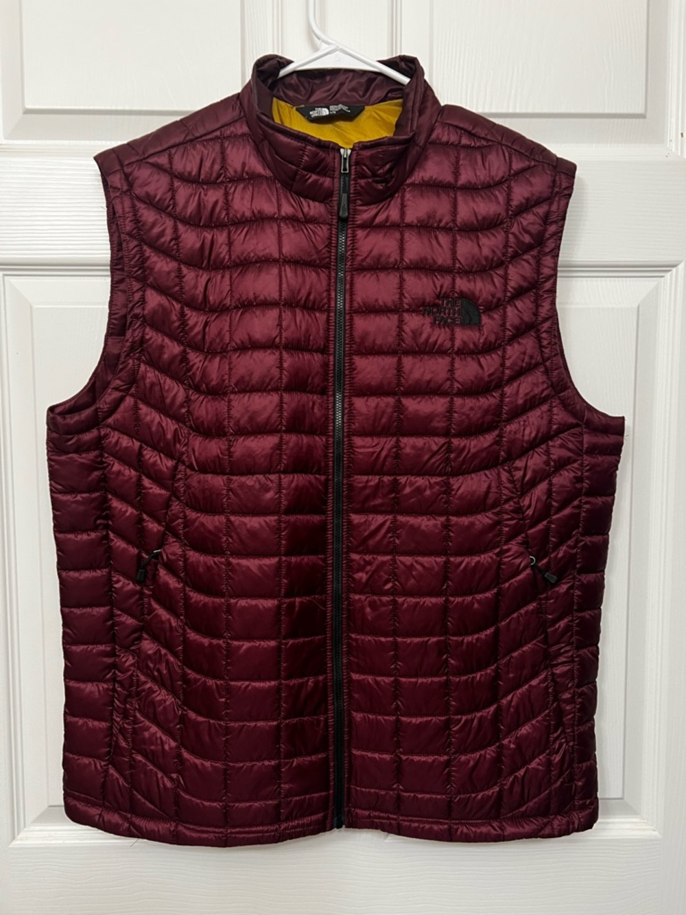 The North Face Men's ThermoBall Eco Vest Burgundy Puffer Packable Jacket Size L